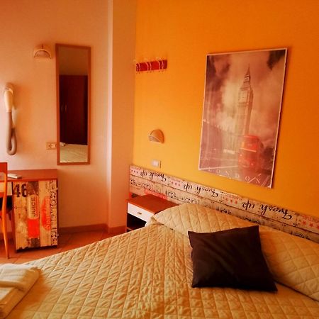Hotel Galles Римини Экстерьер фото