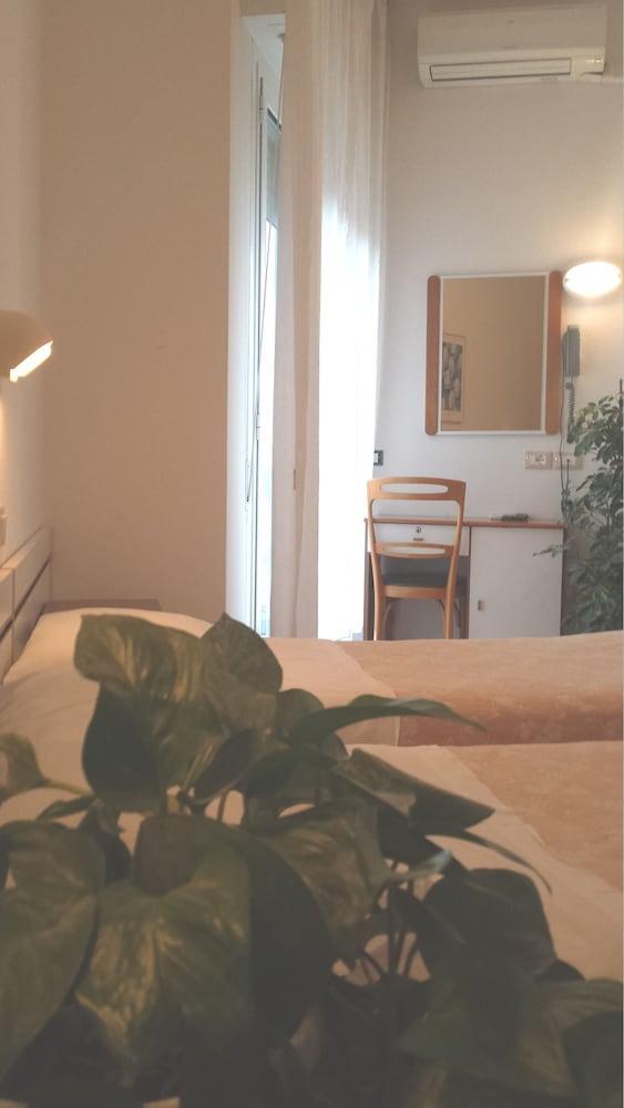 Hotel Galles Римини Экстерьер фото