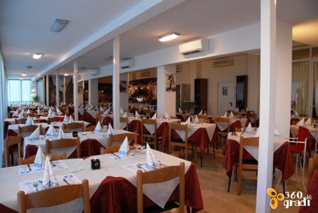 Hotel Galles Римини Экстерьер фото