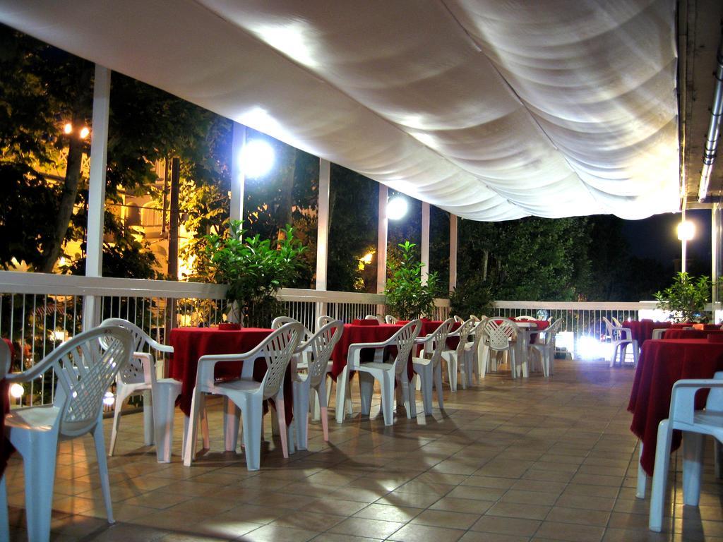 Hotel Galles Римини Экстерьер фото