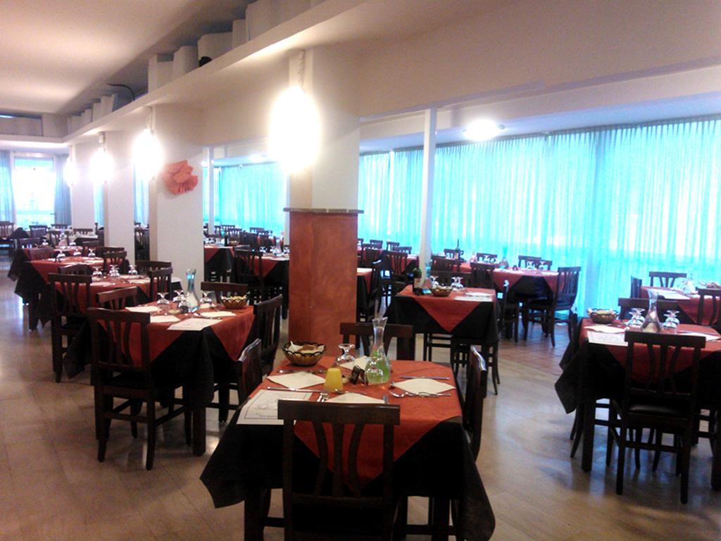 Hotel Galles Римини Экстерьер фото