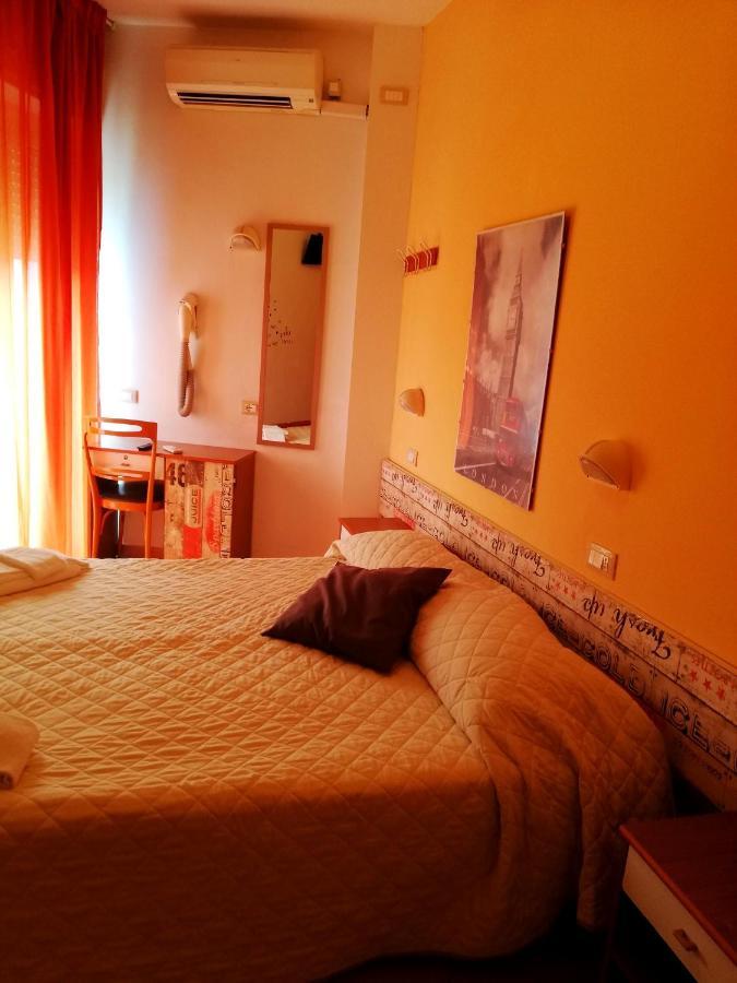 Hotel Galles Римини Экстерьер фото