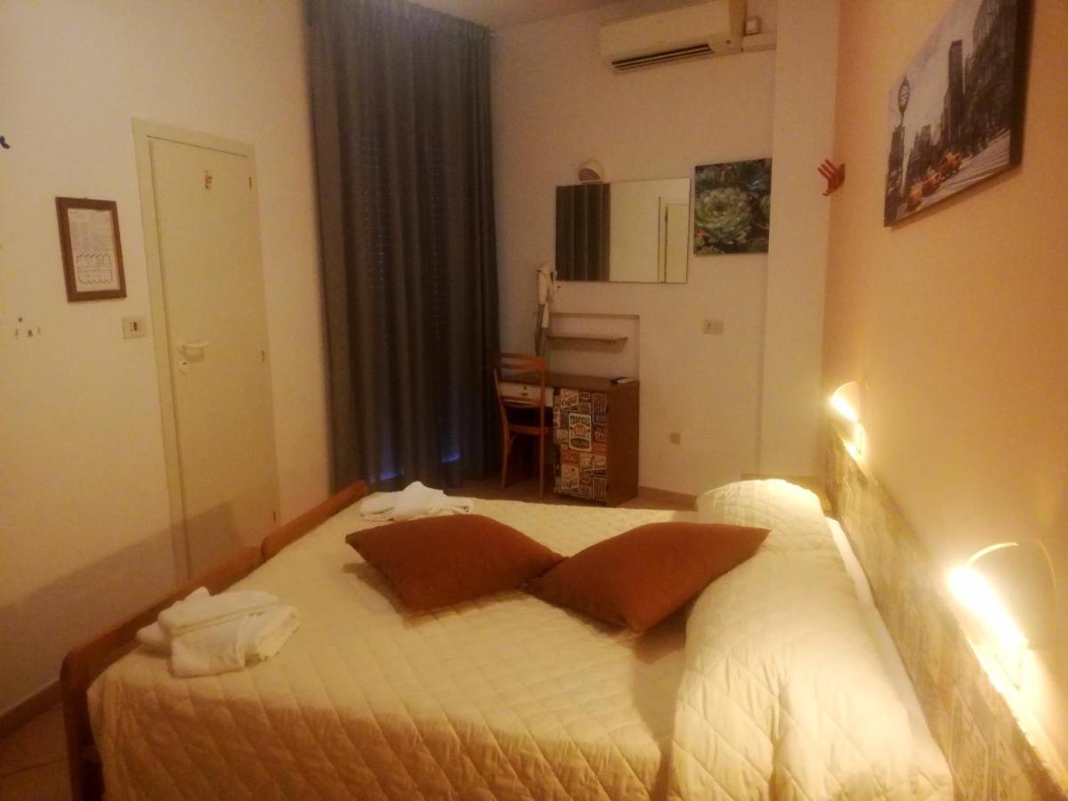 Hotel Galles Римини Экстерьер фото