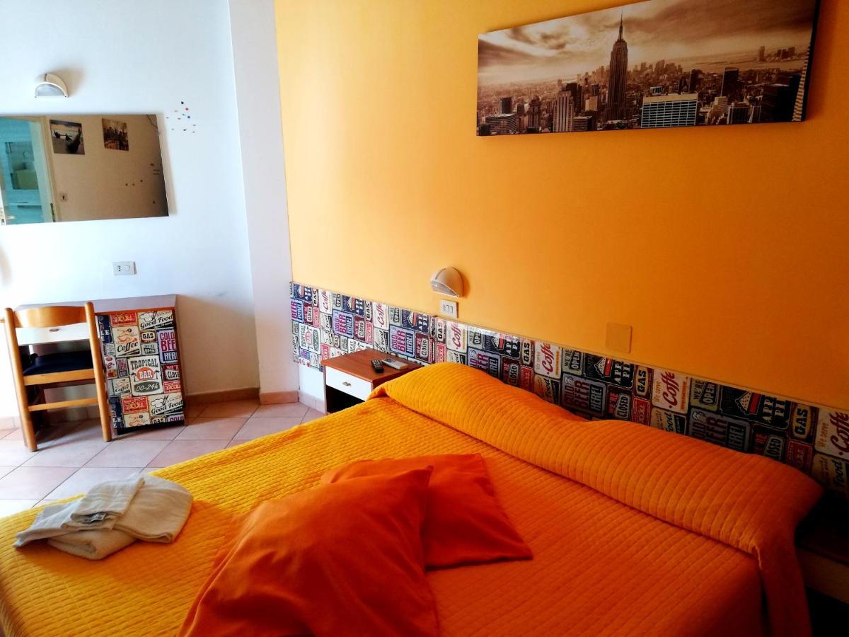 Hotel Galles Римини Экстерьер фото